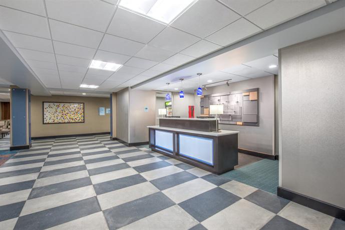 Holiday Inn Express & Suites SHAWNEE-KANSAS CITY WEST