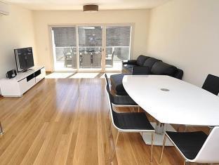 Leichhardt Self-Contained Modern Two-Bedroom Apartment 2NOR