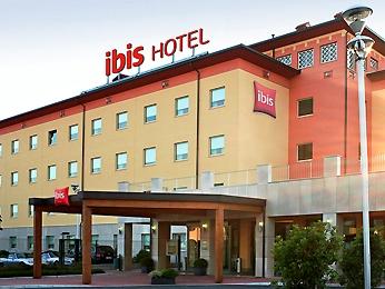 Ibis Como