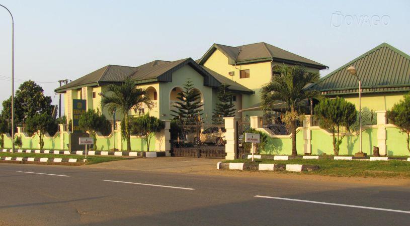 Eemjim Hotel And Suites