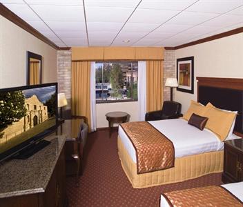 Riverwalk Plaza Hotel & Suites