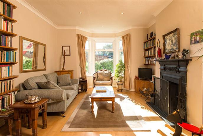 Homestay in Ealing near South Acton Railway Station