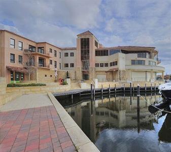 Waters Edge Luxury at Mandurah - By The Piazza