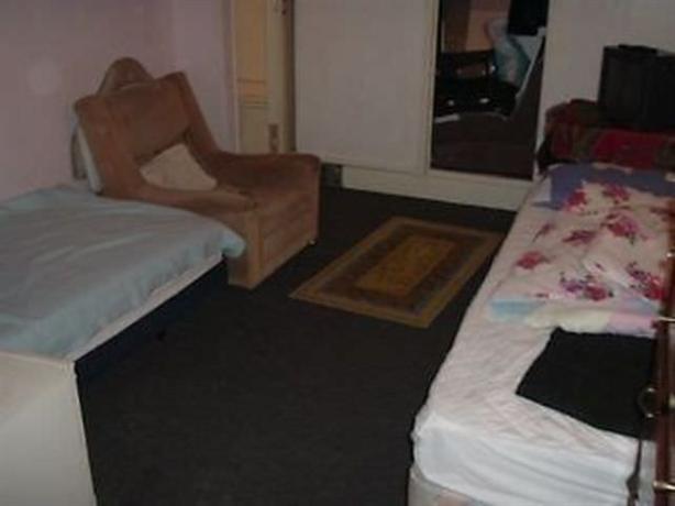 Homestay in Brent near The Islamic College