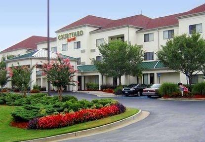 Courtyard Suwanee by Marriott