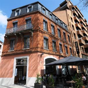 Le Cousture Hotel-Brewery