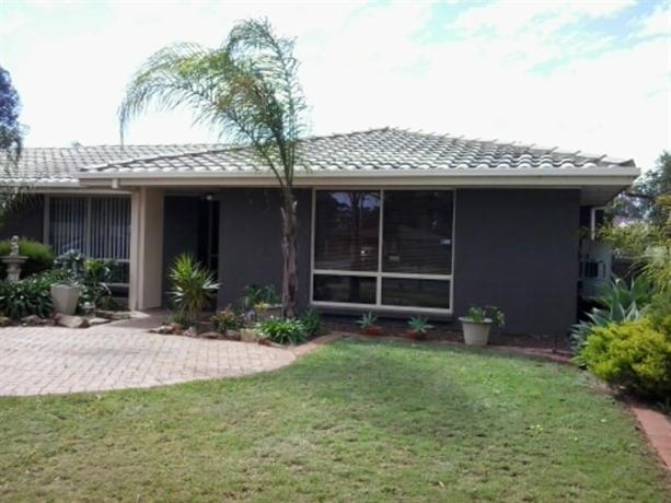 Homestay in Parafield Gardens near Parafield Railway Station