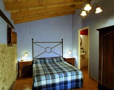 Masia Can Pei Farmhouse Montagut i Oix
