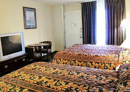 Econo Lodge Inn & Suites Wilmington