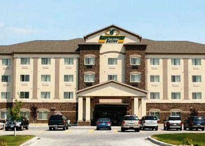 Fargo Expressway Suites