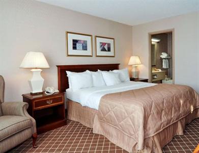 Clarion Hotel Detroit Metro Airport