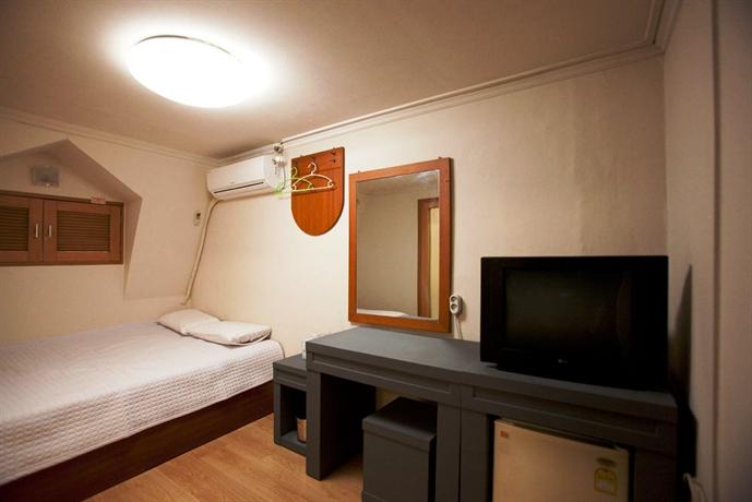Blu Guesthouse 2 Sinchon
