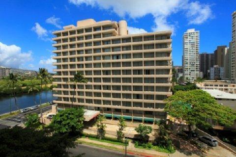 Waikiki Sand Villa Hotel