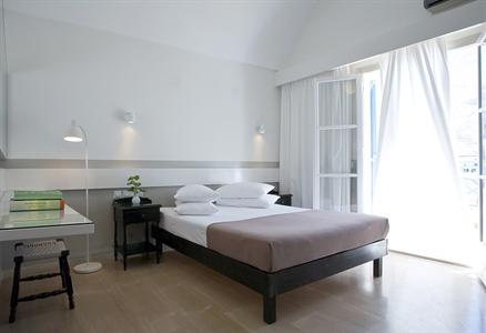 Kamari Beach Hotel