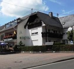 Hotel Gaststube 'Bei Berze' Rheinbollen