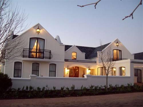 Villa Via Manor and Apartments De Zalze Golf Estate