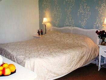 Watergardens Bed and Breakfast Trowbridge