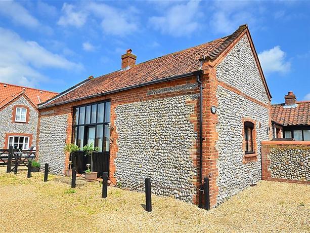 Swallow Barn Weybourne