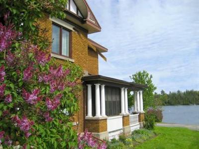 The Lakehouse in Calabogie