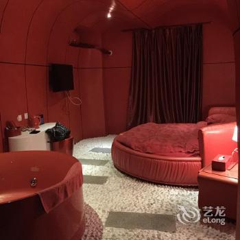 Beijing love couples hotel double well store