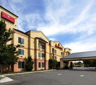 Ramada Fresno