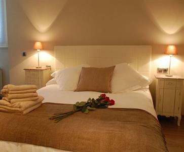 Montseny Suites & Apartments