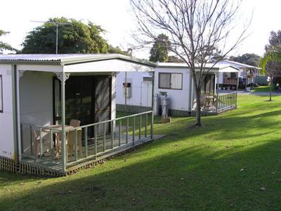 Perth Vineyards Holiday Park Cabins