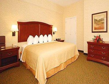 Quality Inn & Suites Maine Evergreen Hotel