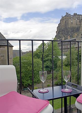 Genuine Castle View Grassmarket Apartment