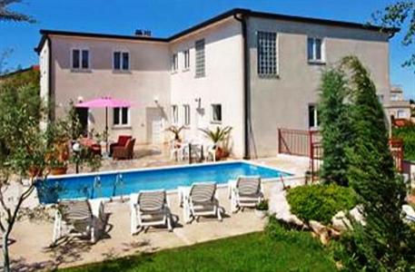 Apartments & Villa Darko