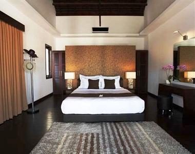 The Sanctus Villa