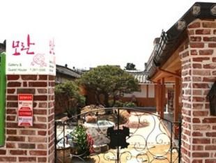 Moran Hanok Guesthouse