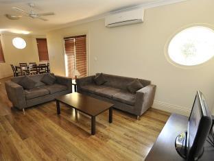 Randwick Self-Contained Two-Bedroom Apartment 430HG