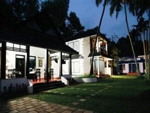 Mayas Beach House - Boutique Serviced Villa
